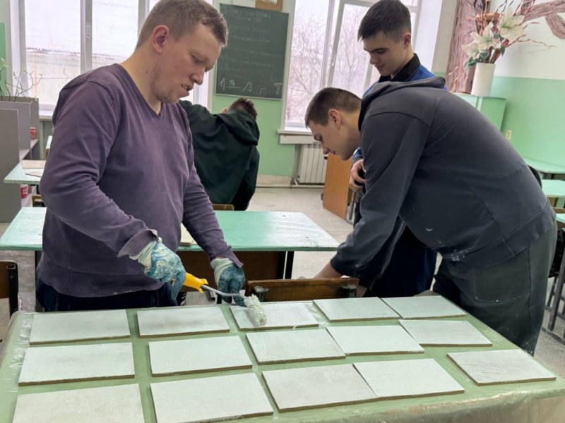 Классный час на тему "Чем полезна профессия: штукатур; маляр строительный"