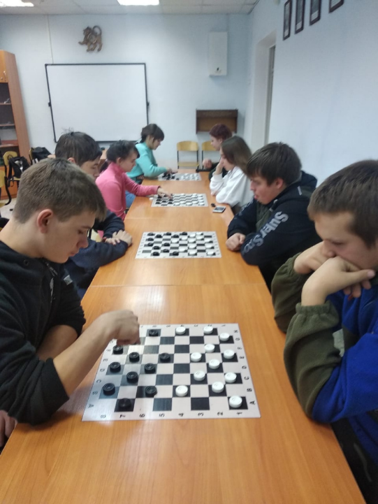 Соревнование по шашкам.