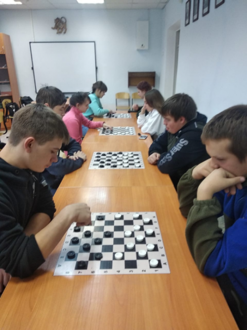 Соревнование по шашкам.