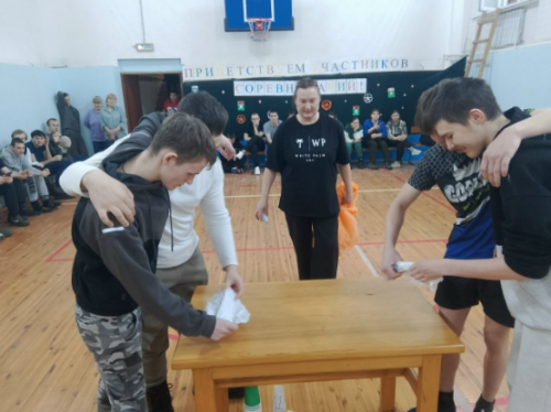 Конкурс «А ну-ка, парни!».